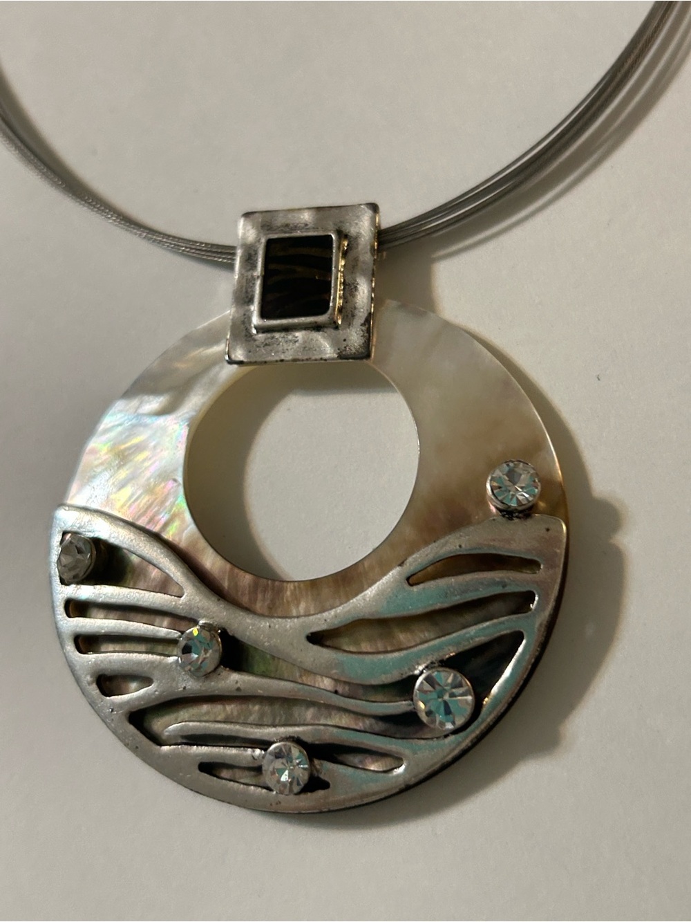 Y2K Mother of Pearl Shell Donut Necklace Multi Strand Wire Collar Silver Wave